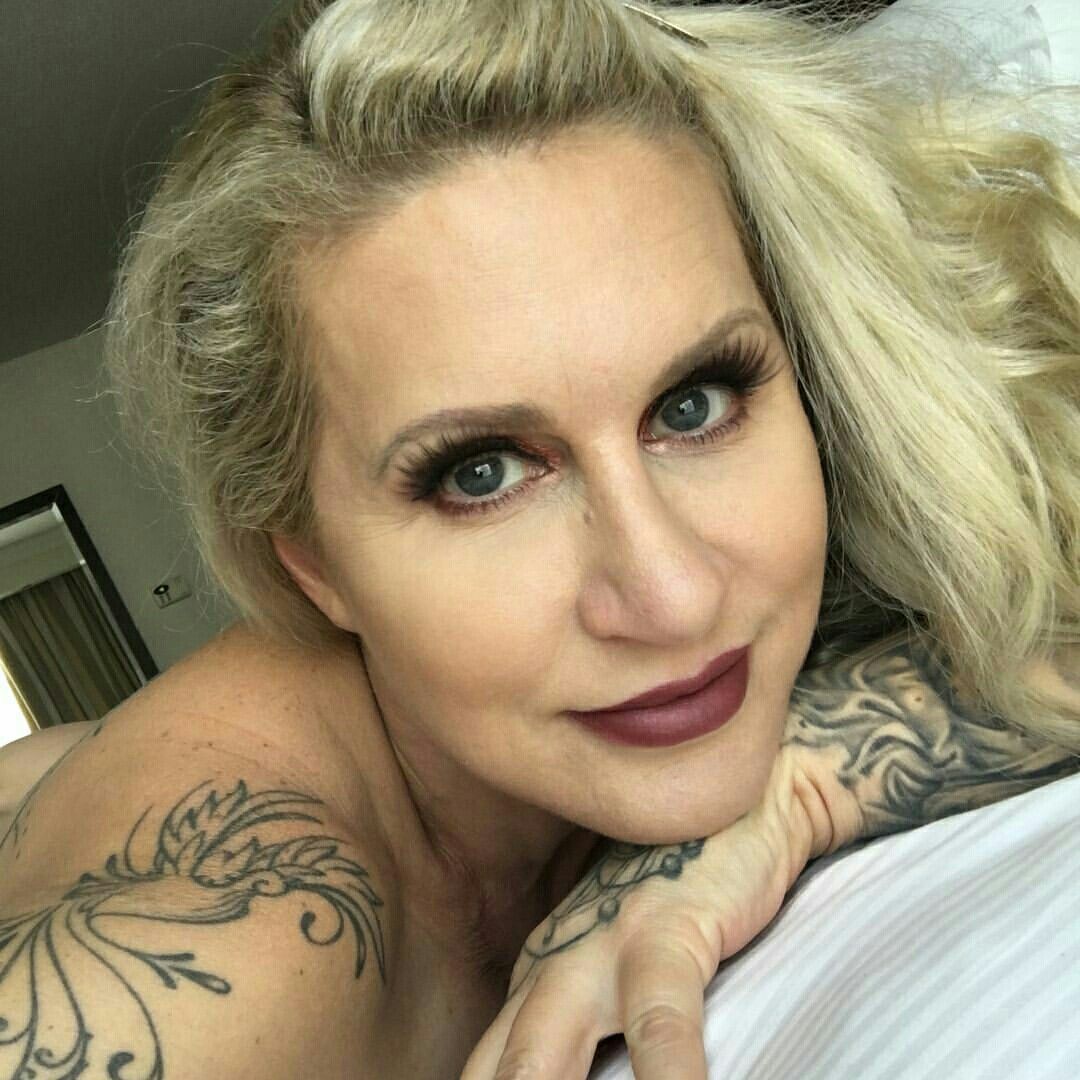 Photos Meet Lady who left Jehovah’s Witness faith to become a porn
