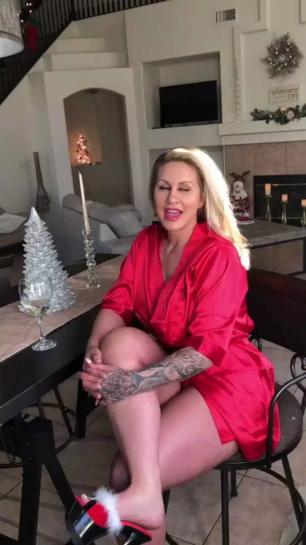 Photos Meet Lady who left Jehovah’s Witness faith to a porn
