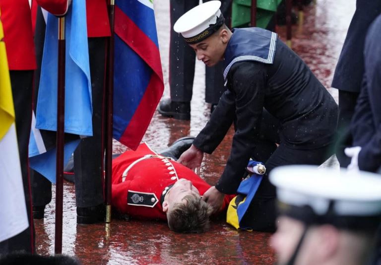 Flagbearer collapses at King Charles' coronation